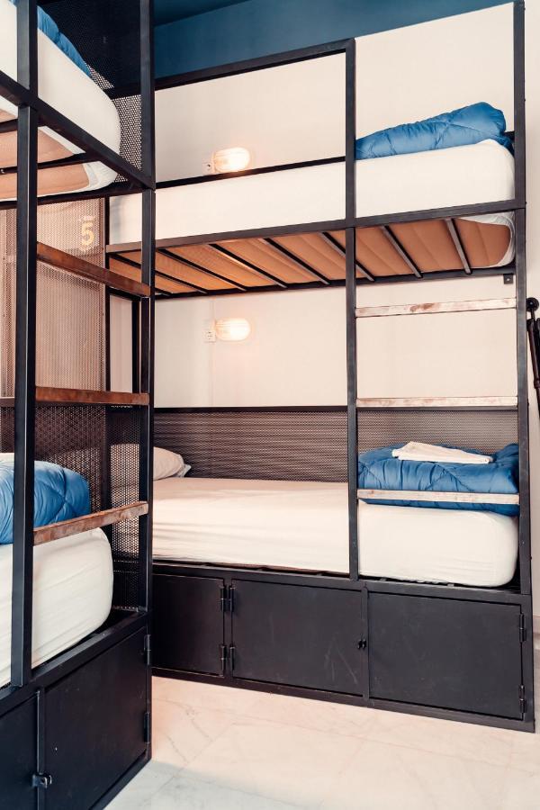 Posto Letto in Dormitorio Misto (4 Adulti)